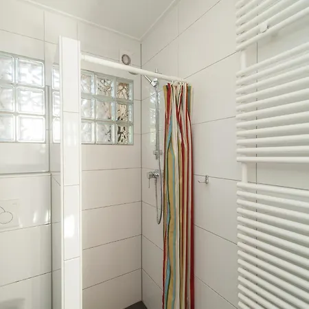 In South Holland Near The בית נופש *