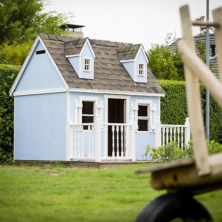 In South Holland Near The Prázdninový dům