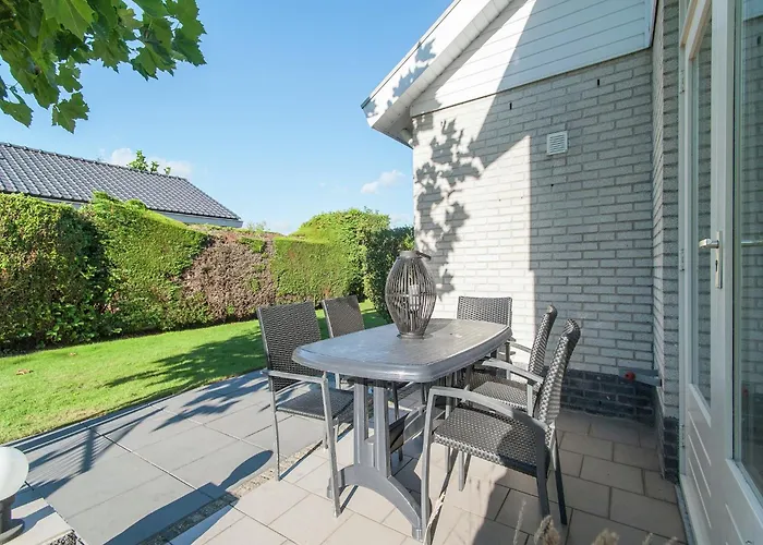 In South Holland Near The بيت للعطل